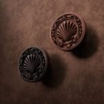 Comparaison des finitions — poignée de meuble Rond Classica Coquillage Cuivre M — Holdon Paris
