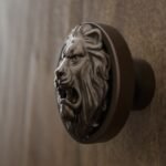 Classica Round, Roaring Lion, S, Matte Bronze, video