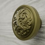 Vidéo — Rond Classica — Rinceaux — S — Laiton Satiné