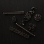 Comparaison des silhouettes — poignée de meuble Rosace Bronze Ancien L — Holdon Paris
