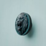 Rond Classica Lion Rugissant Cuivre Azurite - Holdon Paris