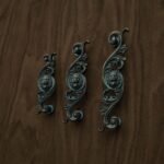Classica Arabesque, Roaring Lion, M, Verdigris Bronze, size comparison