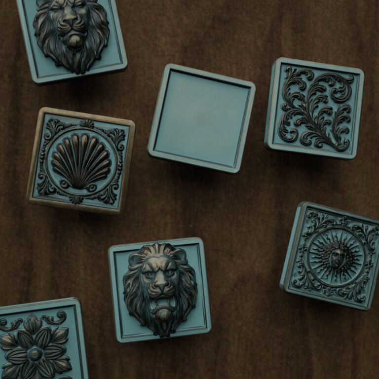Palazzo Quadrat, Schlafender Löwe, M, Bronze Grünspan, Motivvergleich
