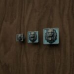 Cuadrado Palazzo, León Rugiente, S, Bronce Verdín, comparación de tamaños