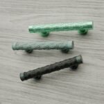 Comparaison couleur Vert : poignée de meuble Colonne Florentine Rosace S en bronze et résine biosourcée (Holdon Paris)