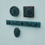 Comparaison des silhouettes — poignée de meuble Coquillage Cuivre Azurite L — Holdon Paris