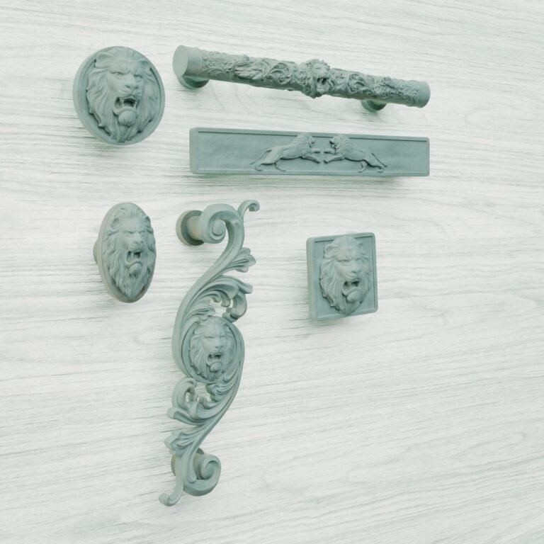 Florentiner Medaillon, Brüllender Löwe, L, Bronze Versunken, Silhouettenvergleich