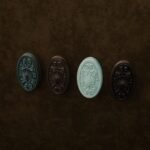 Comparaison des finitions — poignée de meuble Médaillon Florentin Coquillage Bronze L — Holdon Paris