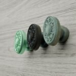 Medaglione Fiorentino, Conchiglia, S, Smeraldo Chiaro, confronto dei colori