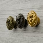 Florentine Medallion, Roaring Lion, S, Satin Brass, color comparison