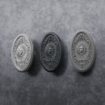 Comparaison couleur Gris / Argenté : poignée de meuble Médaillon Florentin Soleil Royal L en aluminium et résine biosourcée (Holdon Paris)