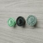 Comparaison couleur Vert : poignée de meuble Rond Classica Coquillage M en bronze et résine biosourcée (Holdon Paris)
