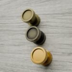 Comparaison couleur Jaune / Doré : poignée de meuble Rond Classica Essentiel XS en résine biosourcée et laiton (Holdon Paris)