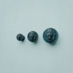 Classica Round, Sleeping Lion, S, Azurite Copper, size comparison