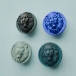 Comparaison couleur Bleu : poignée de meuble Rond Classica Lion Endormi L en résine biosourcée, bronze et cuivre (Holdon Paris)