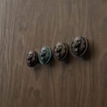 Comparaison couleur Marron : poignée de meuble Rond Classica Lion Rugissant L en bronze et cuivre (Holdon Paris)
