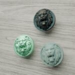 Comparaison couleur Vert : poignée de meuble Rond Classica Lion Rugissant L en bronze et résine biosourcée (Holdon Paris)