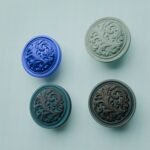 Comparaison couleur Bleu : poignée de meuble Rond Classica Rinceaux L en résine biosourcée, bronze et cuivre (Holdon Paris)