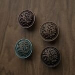Comparaison couleur Marron : poignée de meuble Rond Classica Rinceaux L en bronze et cuivre (Holdon Paris)