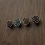 Comparaison couleur Marron : poignée de meuble Rond Classica Rosace M en bronze et cuivre (Holdon Paris)