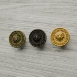 Comparaison couleur Jaune / Doré : poignée de meuble Rond Classica Soleil Royal M en résine biosourcée et laiton (Holdon Paris)
