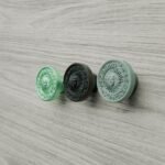 Comparaison couleur Vert : poignée de meuble Rond Classica Soleil Royal M en bronze et résine biosourcée (Holdon Paris)