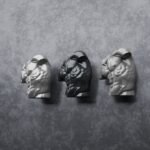 Comparaison couleur Gris / Argenté : poignée de meuble Torse Florentin L en aluminium et résine biosourcée (Holdon Paris)