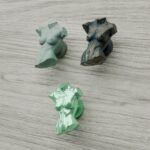 Comparaison couleur Vert : poignée de meuble Torse Vénitien M en bronze et résine biosourcée (Holdon Paris)